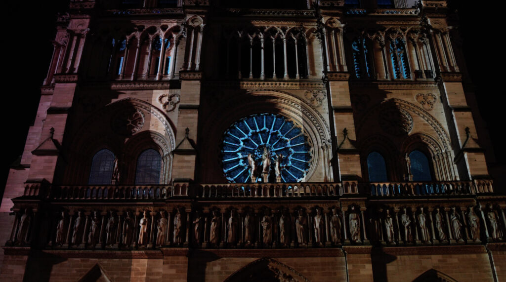 NOTRE DAME DE PARIS