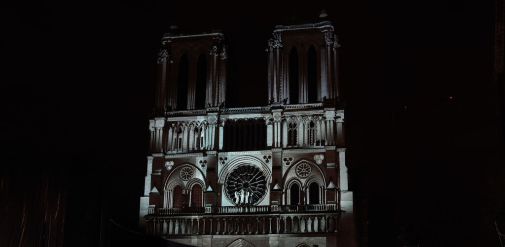 NOTRE DAME DE PARIS