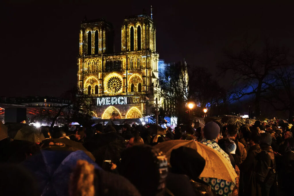 NOTRE DAME DE PARIS